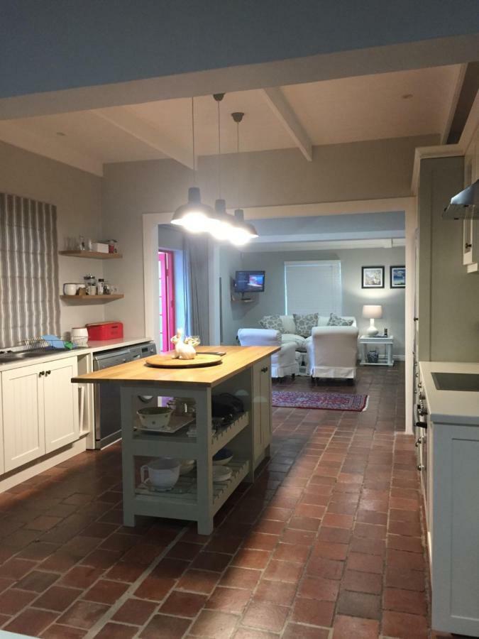 Acorn Cottage Hermanus Bagian luar foto