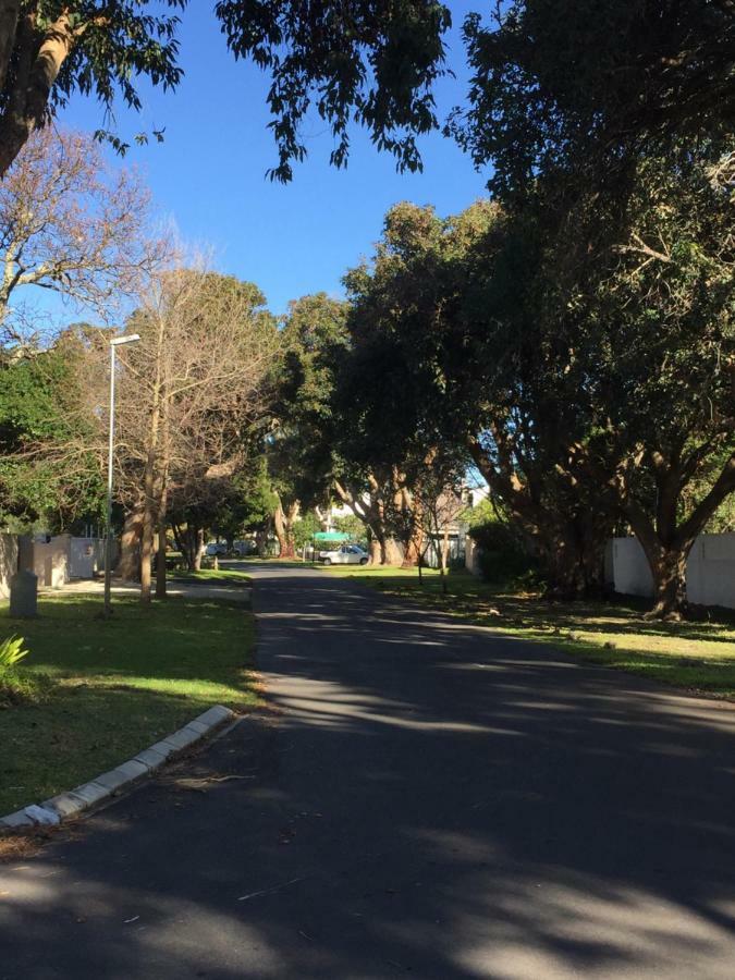 Acorn Cottage Hermanus Bagian luar foto